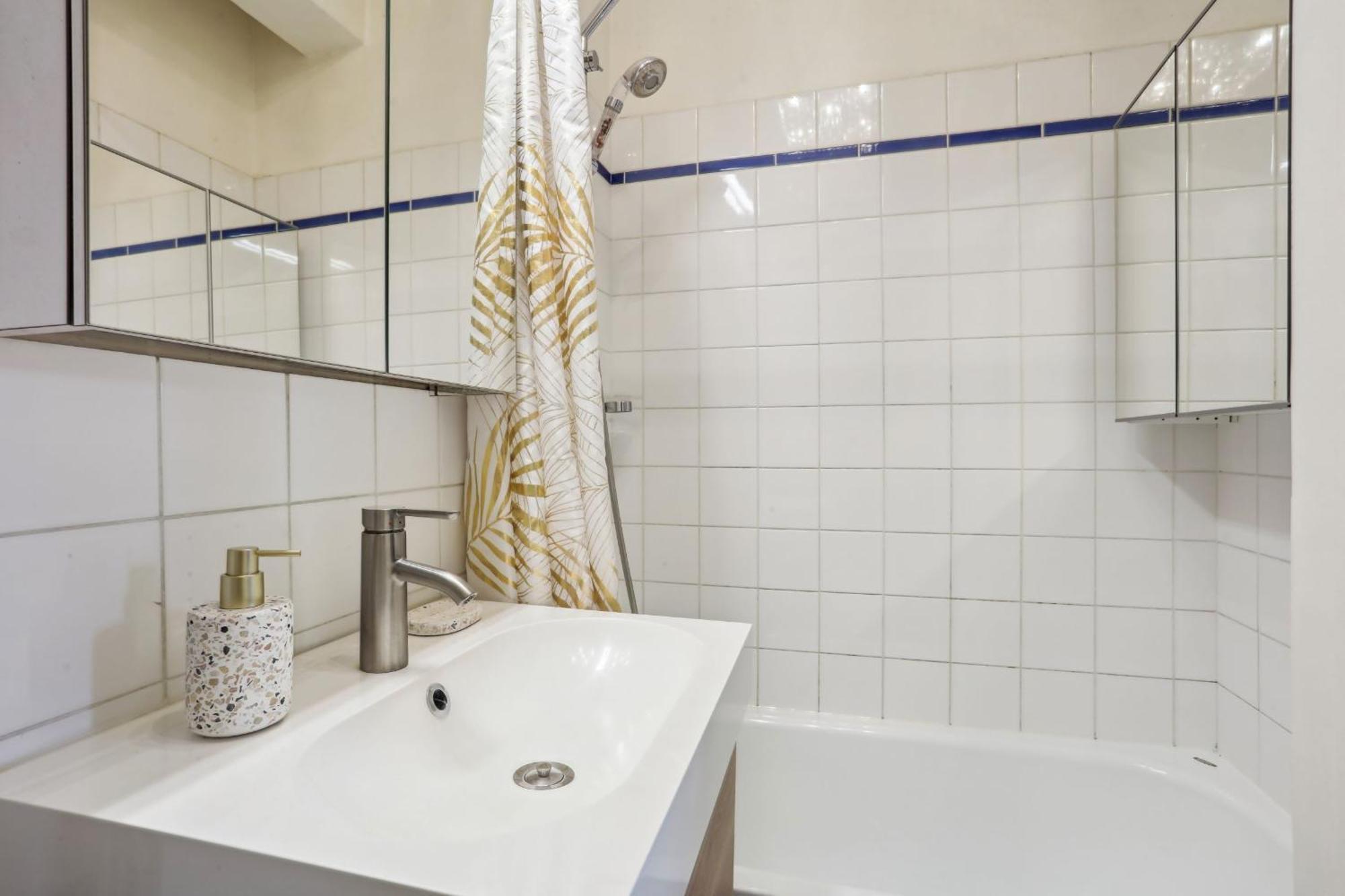 Eiffel Tower & Faubourg - 1Br - Cityapartmentstay Paris Exteriör bild