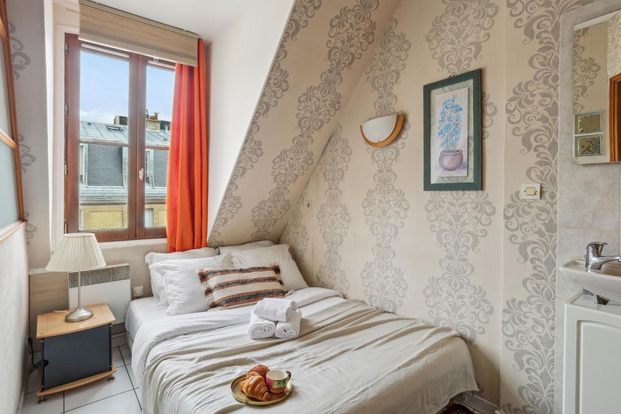 Eiffel Tower & Faubourg - 1Br - Cityapartmentstay Paris Exteriör bild